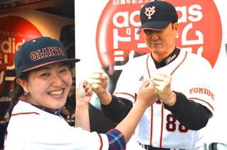  Baseball fan Risa Abe fist-pumps with a model figure outside the Tokyo Dome. 